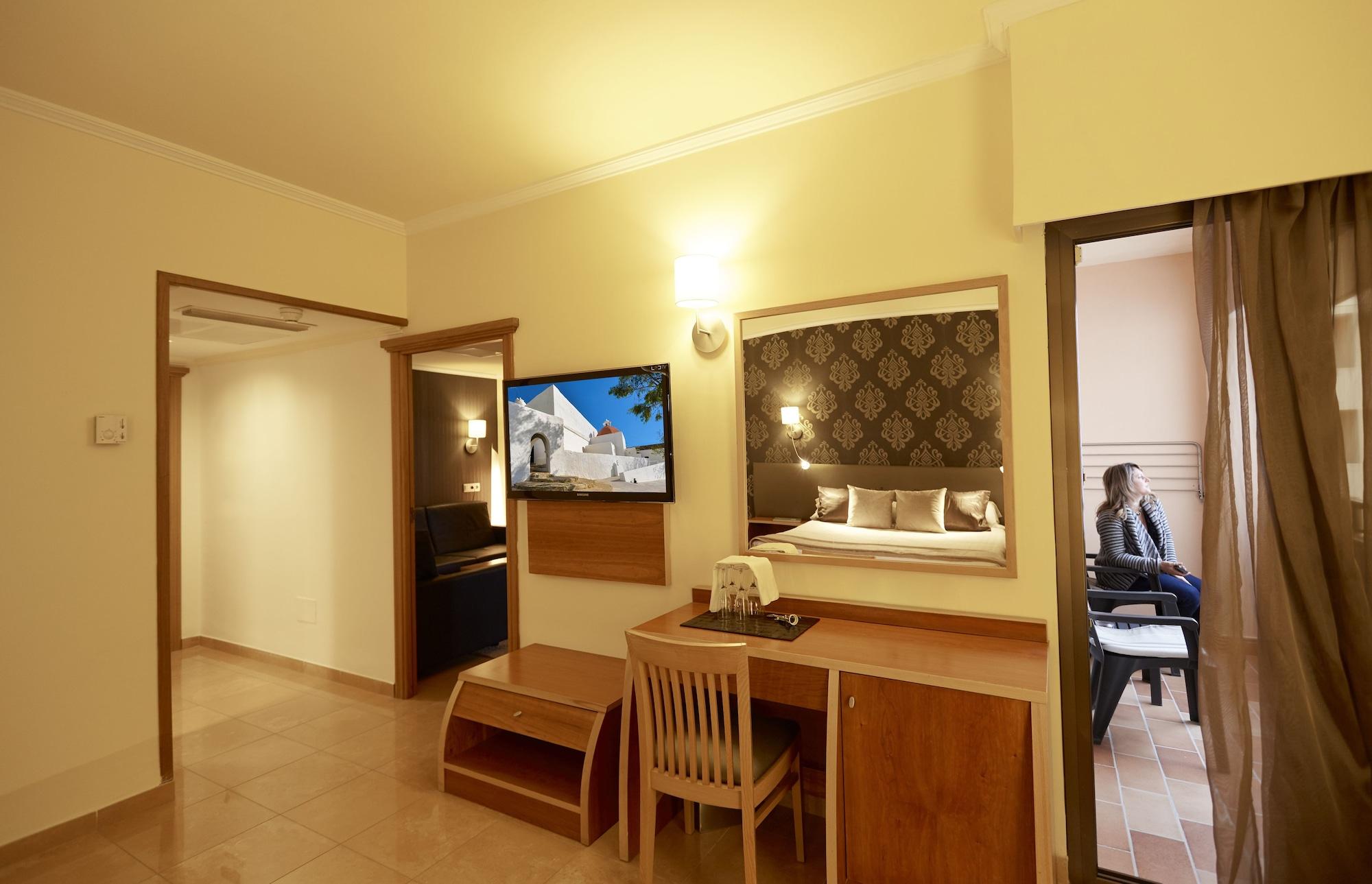 Invisa Hotel La Cala (Adults Only) Santa Eularia des Riu Zewnętrze zdjęcie